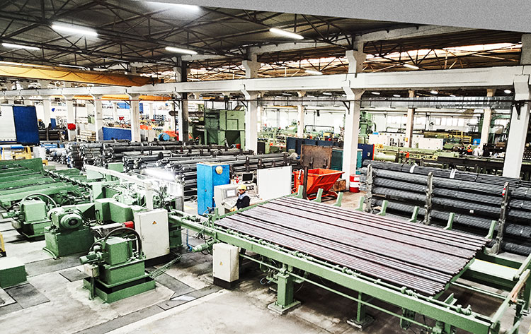 Kocaeli Parlak Çelik Fabrikası’da,  Endüstri 4.0 çalışmaları ışığında yapılan yeni yatırımlar ve modernizasyonlarla üretim  kapasitesi yıllık 90.000 tona çıkarıldı.